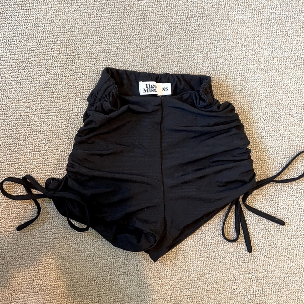 Tiger mist ribbed spandex shorts - size XS